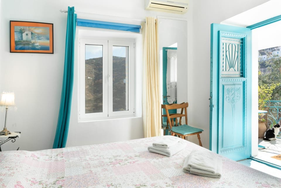 Property building, Living room, Bedroom