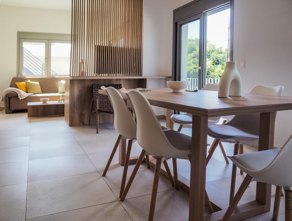 Living room, Seating area, Dining area