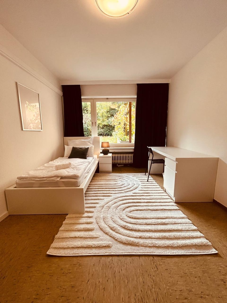 Photo of the whole room, Bedroom