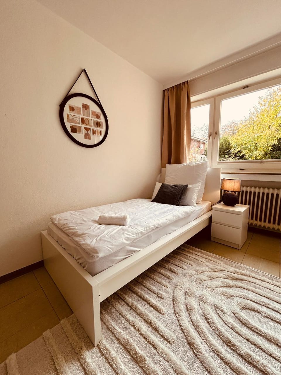 Bed, Bedroom, towels