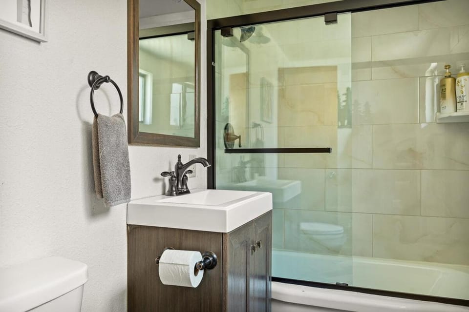 Shower, Bathroom, Bath, towels