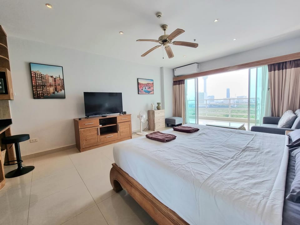 Viewtalay 5D Studio Koh Larn Island View Apartment in Pattaya City