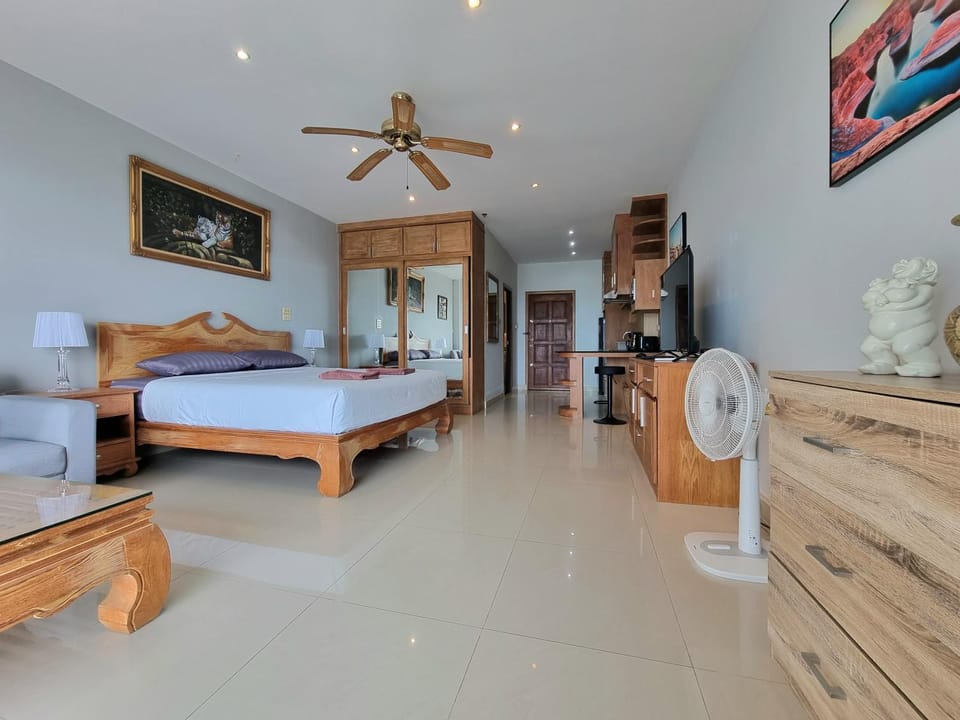 Viewtalay 5D Studio Koh Larn Island View Apartment in Pattaya City