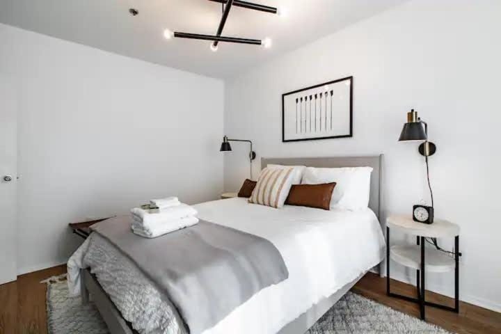 Cute 1Bed Loft at The Foundry - Steps to Riverside Apartment in Ohio City