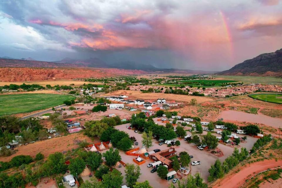 Desert Glamping Getaway Near Moab Arches House in Utah
