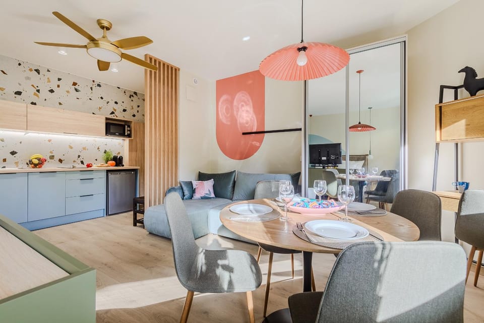 Kitchen or kitchenette, Living room, Dining area