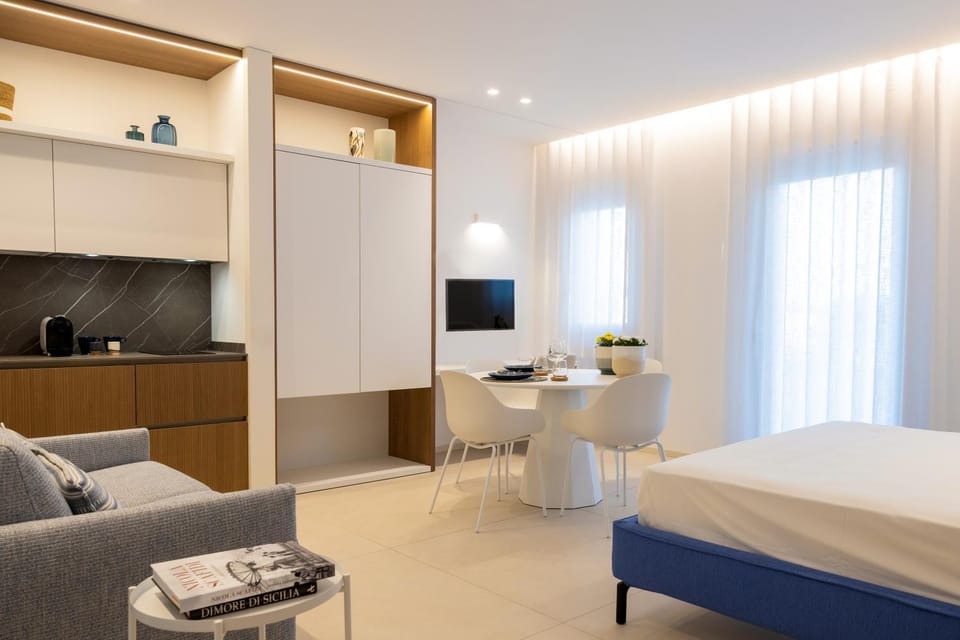 Kitchen or kitchenette, Seating area