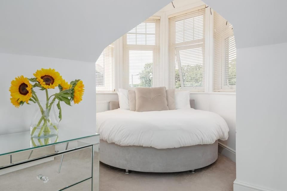 Park Views by Grandeur Property Apartment in Poole