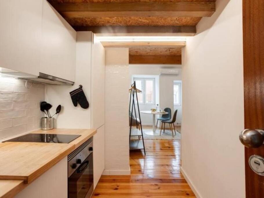 Vita Portucale ! Santos Loft Mezzanine Apartment in Lisbon