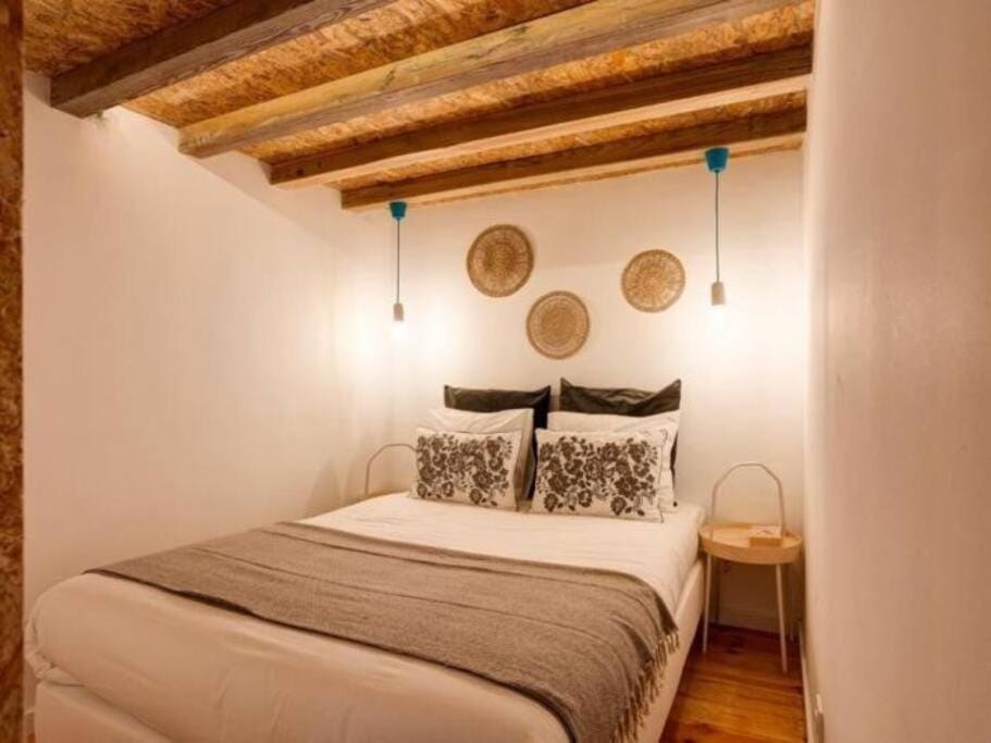 Vita Portucale ! Santos Loft Mezzanine Apartment in Lisbon
