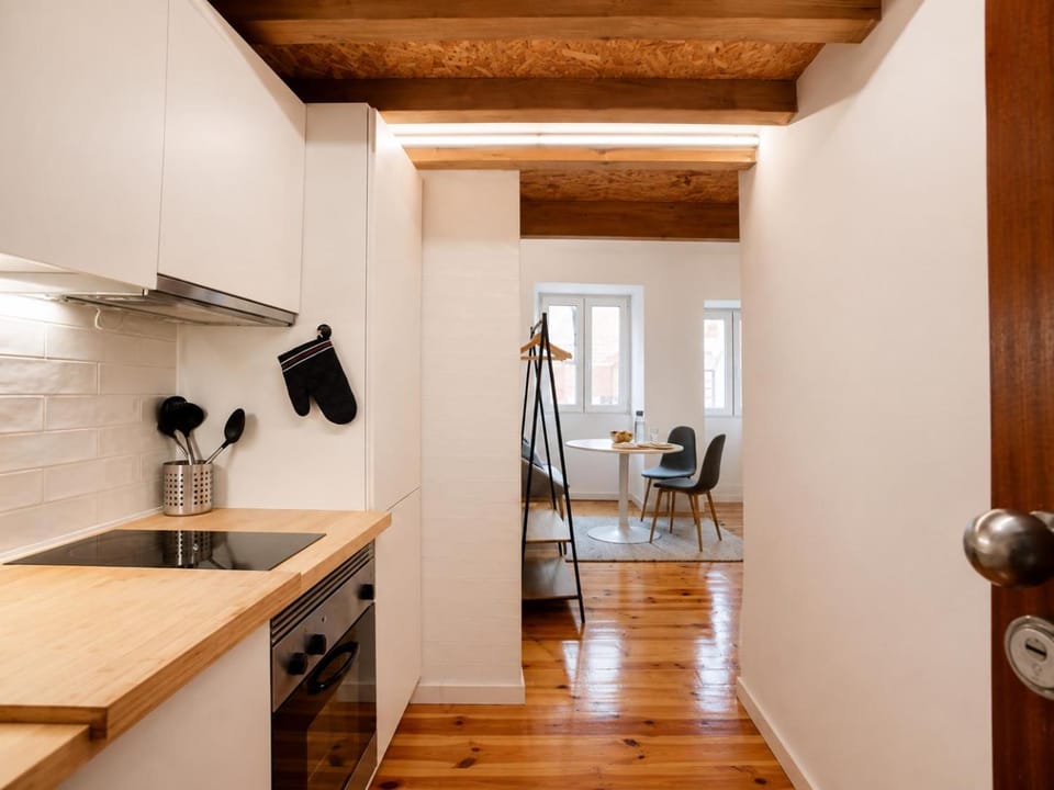 Vita Portucale ! Santos Loft Mezzanine Apartment in Lisbon