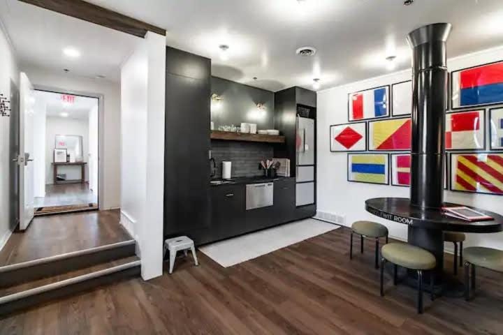 Spacious Riverfront Suite - Close to Downtown Apartment in Ohio City