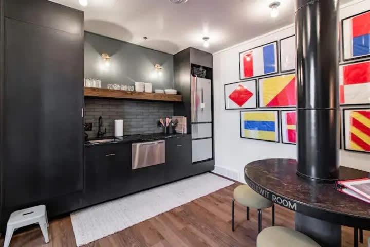 Spacious Riverfront Suite - Close to Downtown Apartment in Ohio City
