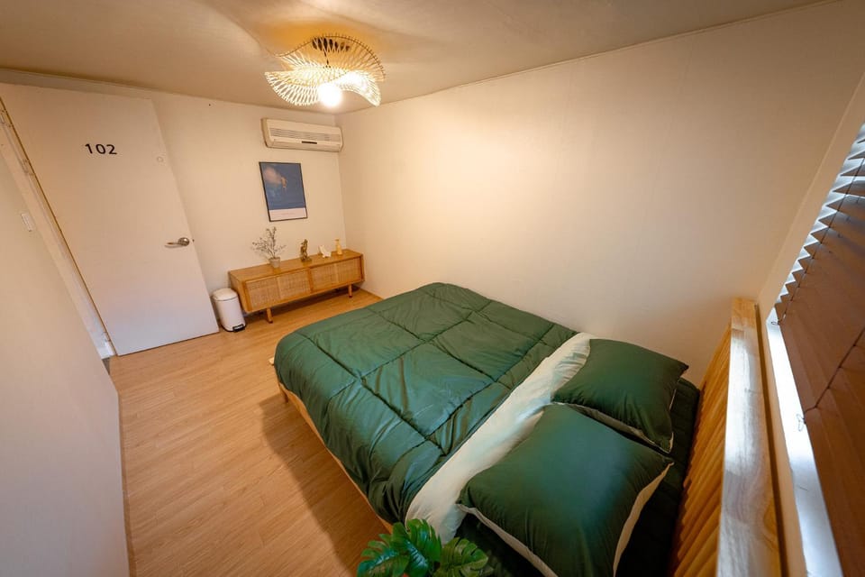 Bed, Living room