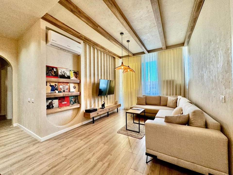TV and multimedia, Living room, Seating area, air conditioner