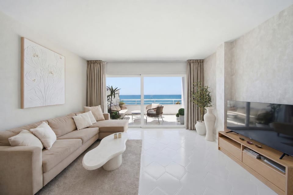 Beach Front Apartment Miraflores Apartment in Costa del Sol
