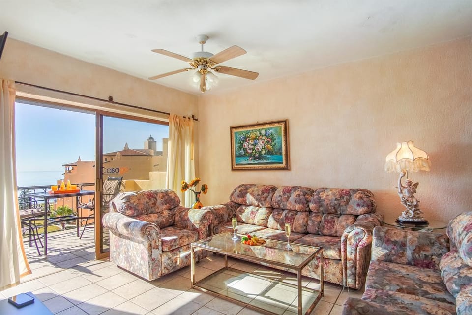 Day, View (from property/room), Balcony/Terrace, Living room, Seating area, Dining area