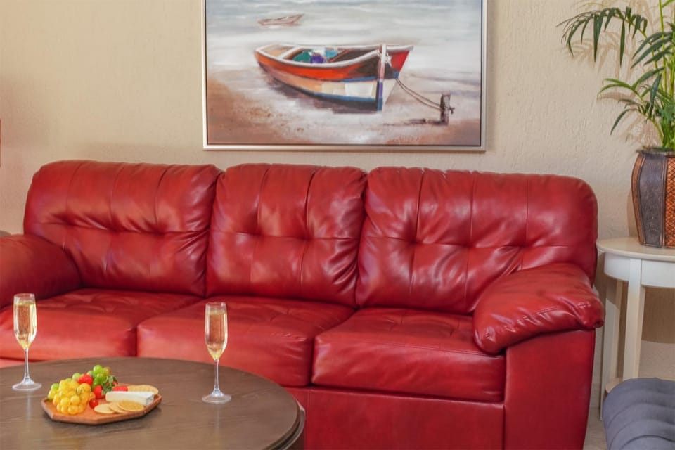 Living room, Food and drinks, Seating area