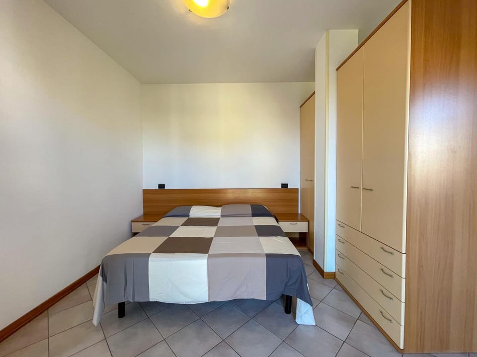 Bed, Photo of the whole room, Bedroom, wardrobe