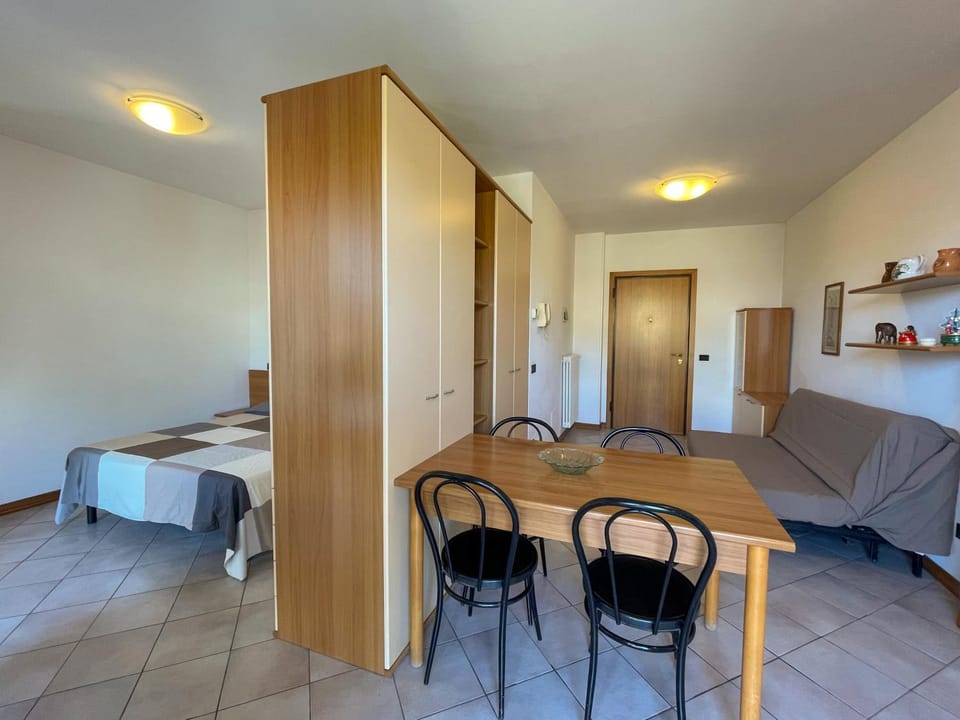 Bed, Kitchen or kitchenette, Living room, Photo of the whole room, Seating area, Dining area, Bedroom, wardrobe