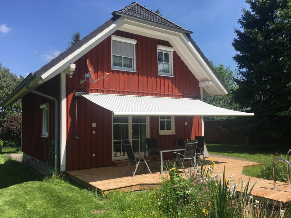 Property building, Garden, Garden view