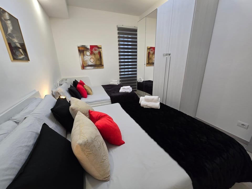 Bed, Photo of the whole room, Bedroom