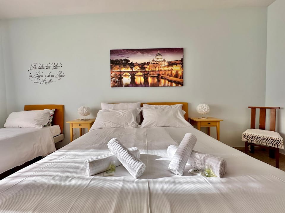 Bed, Bedroom, towels