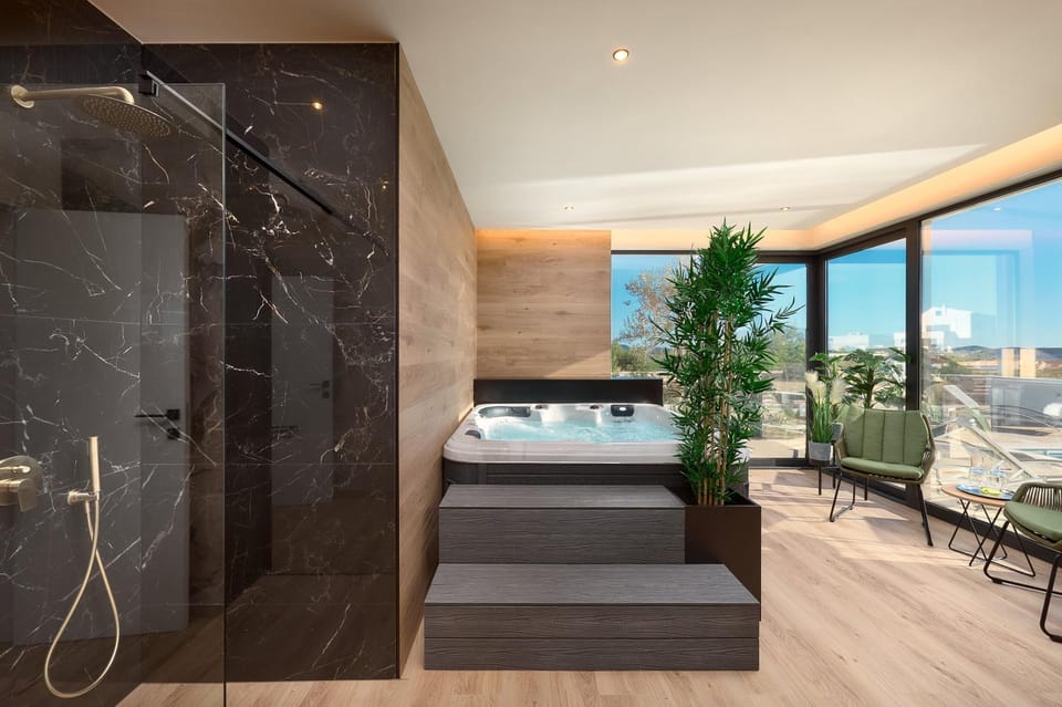 Shower, Hot Tub