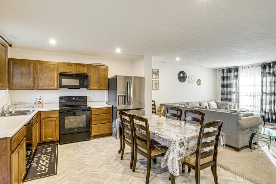 16 Mi to Louisville: Pet-Friendly Getaway! House in Jefferson County