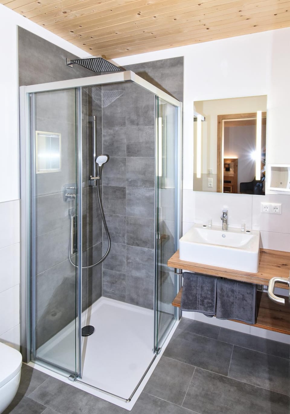 Shower, Bathroom, towels