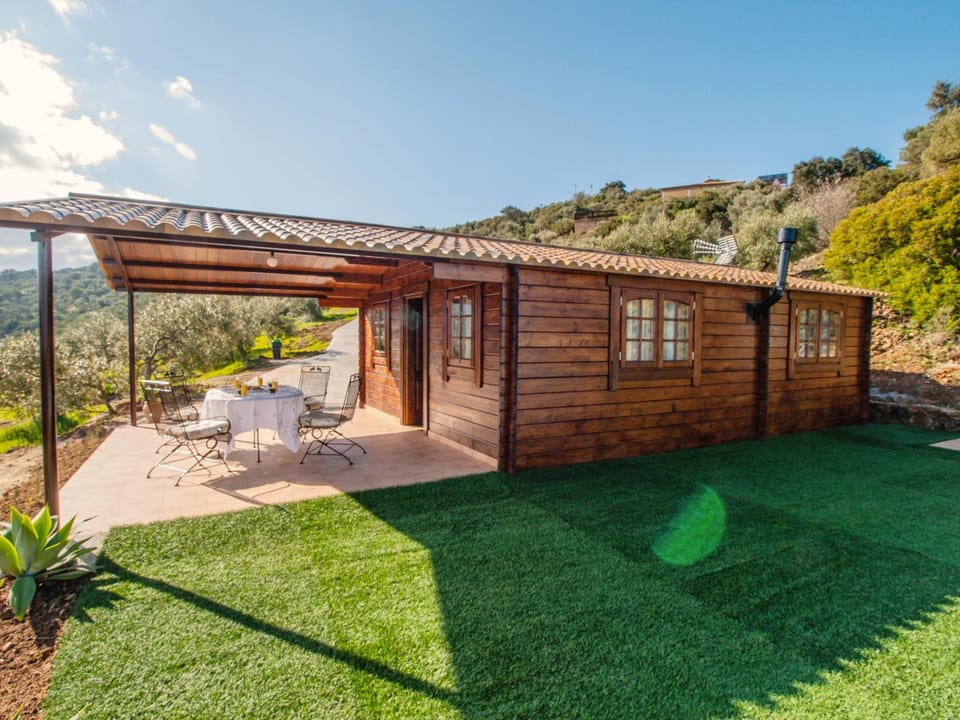 Property building, Natural landscape, Garden, Garden view, Mountain view