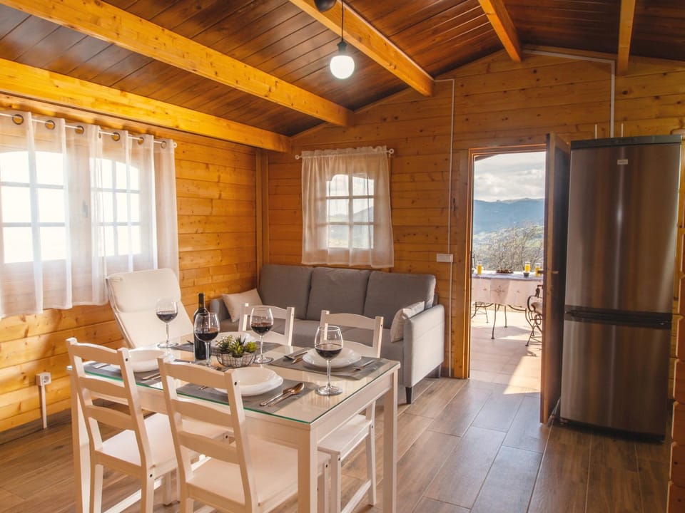 Kitchen or kitchenette, Seating area, Dining area