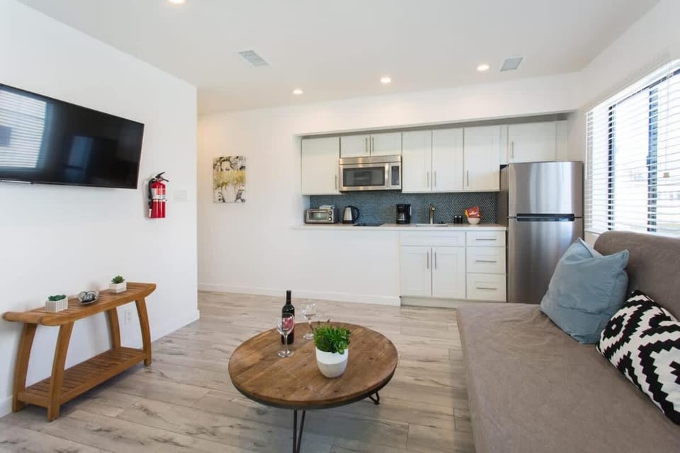 Sunny 1 Bedroom in the Heart of Venice Beach - #3 Apartment in Venice Beach