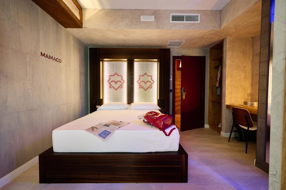 Bed, Photo of the whole room, Bedroom, air conditioner