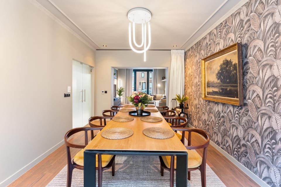 Elegant & Spacious House close to Center House in Flanders