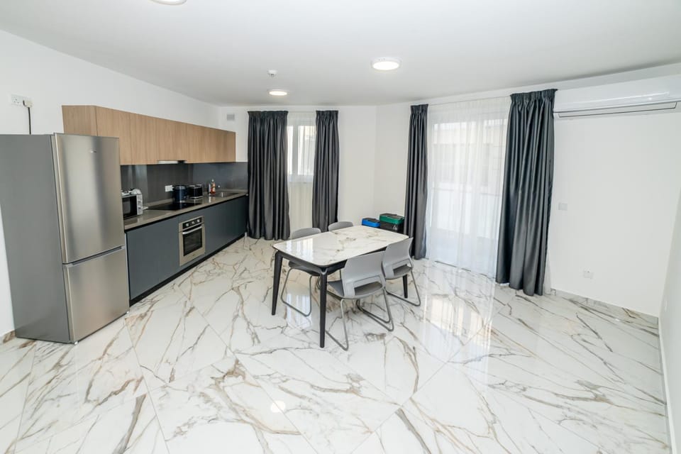 Modern 2-Bedroom Apartment with Terrace - by HostMT Apartment in Saint Paul's Bay