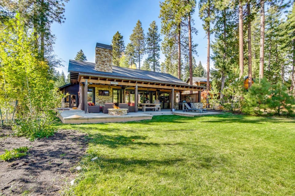 Golf Getaway w/ Hot Tub, Course Views in Cle Elum! House in Kittitas County