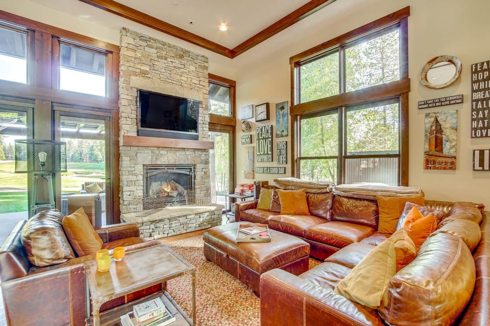 Golf Getaway w/ Hot Tub, Course Views in Cle Elum! House in Kittitas County