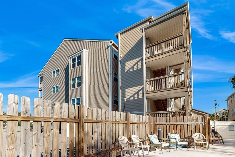 Live in the Sun, Play in the Sea Apartment in Surfside Beach