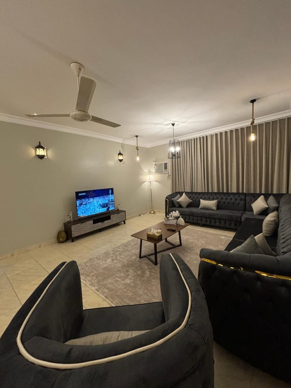 TV and multimedia, Living room, Seating area, Evening entertainment