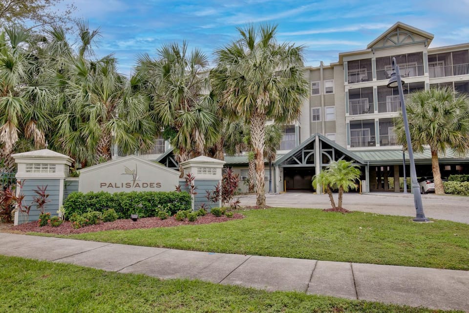 New in the market apt with big terrace! Apartment in Four Corners