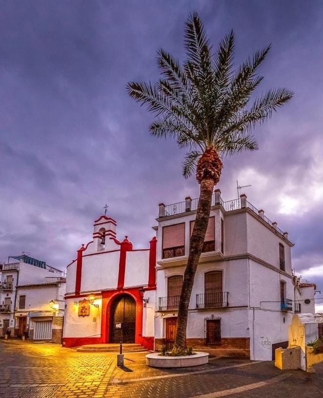 Property building, Day, Landmark view