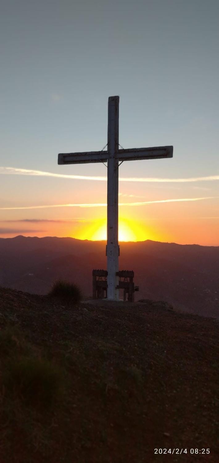 Nearby landmark, Day, Natural landscape, Mountain view, Sunrise