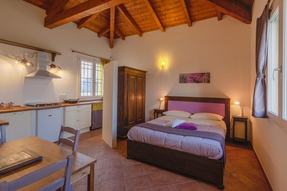 Bed, Kitchen or kitchenette