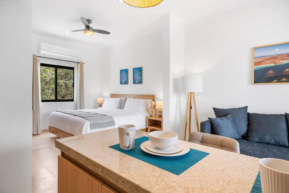 Pineda Suite # 202 with parking and housekeeping Apartment in La Paz