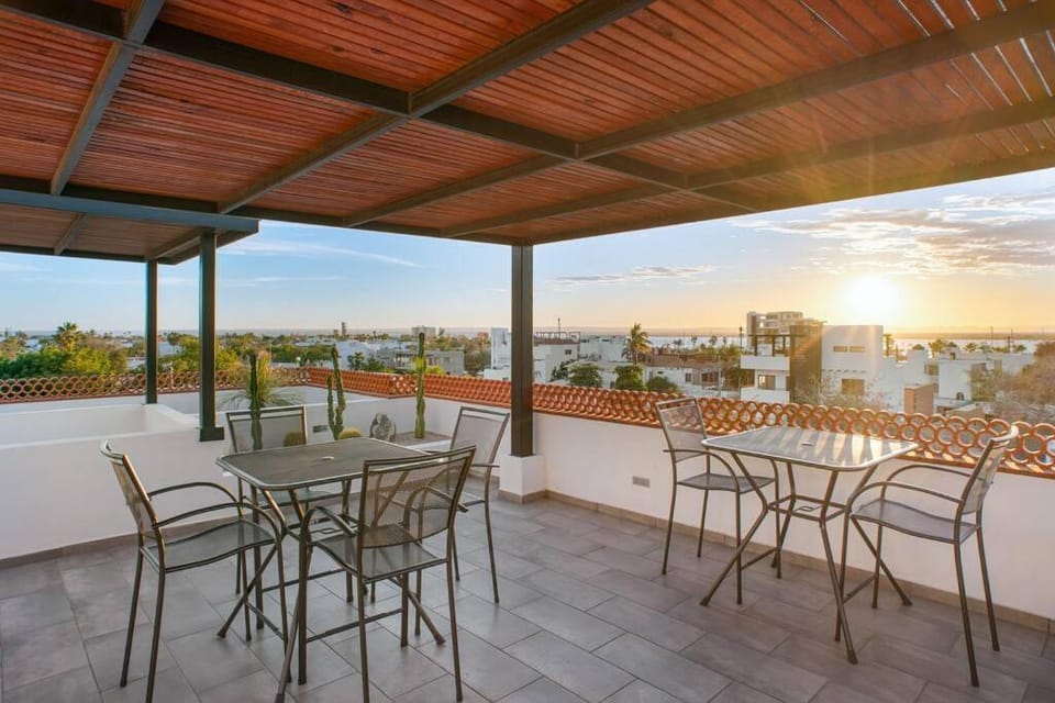 Pineda Suite # 202 with parking and housekeeping Apartment in La Paz
