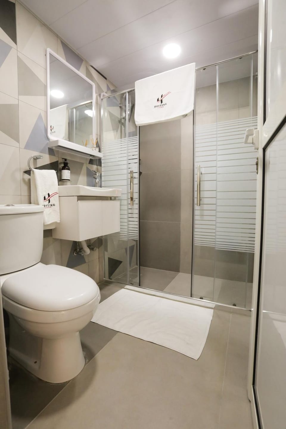 Toilet, Bathroom, towels