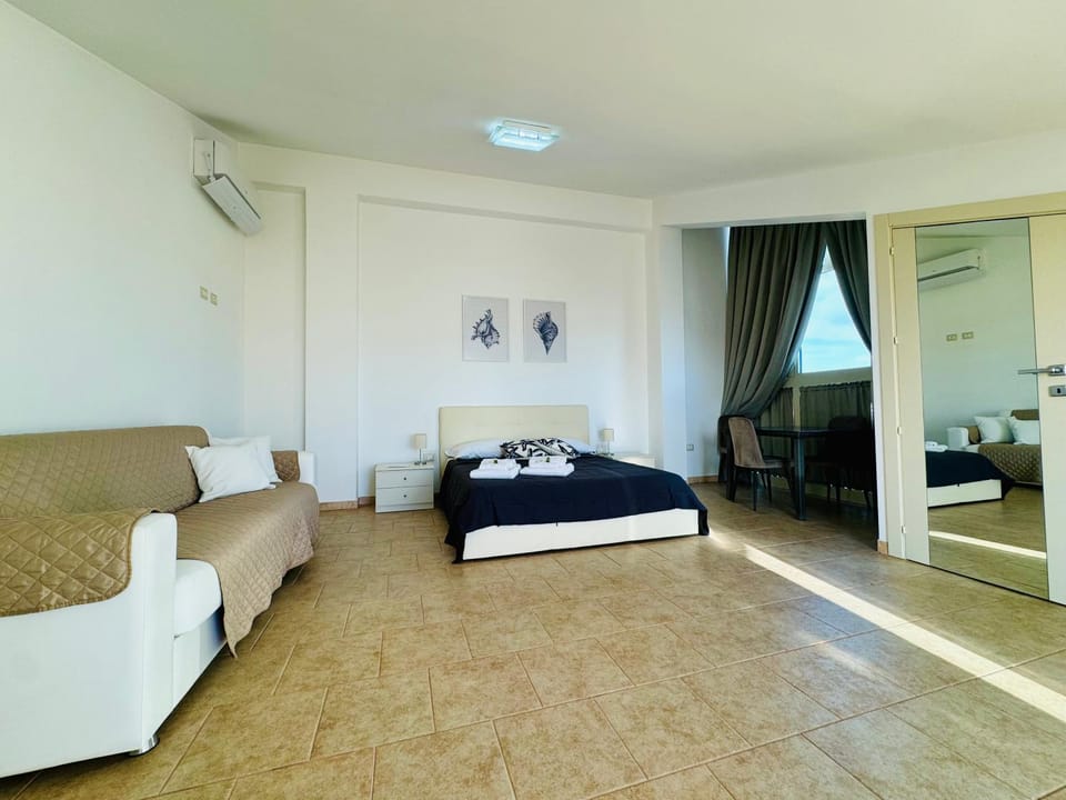Bed, Living room, Photo of the whole room, Bedroom, towels, air conditioner