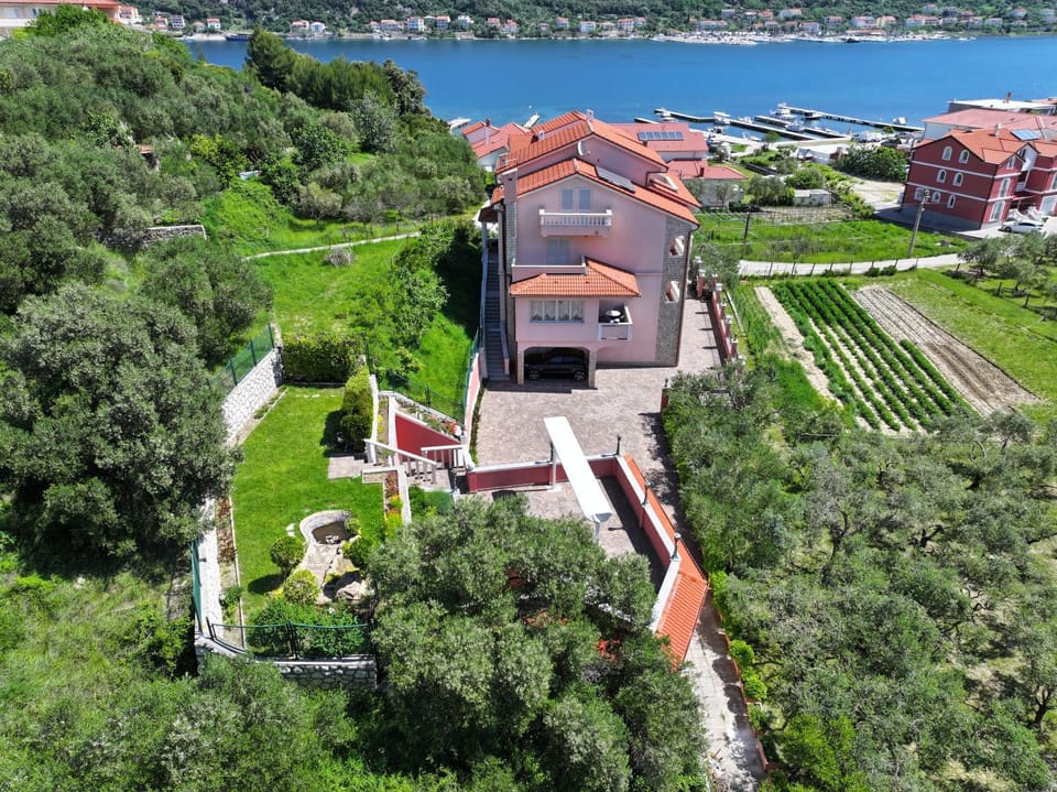 Villa Anggela Bed and Breakfast in Supetarska Draga