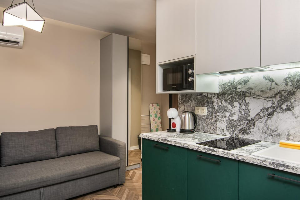 Coffee/tea facilities, Kitchen or kitchenette, Seating area
